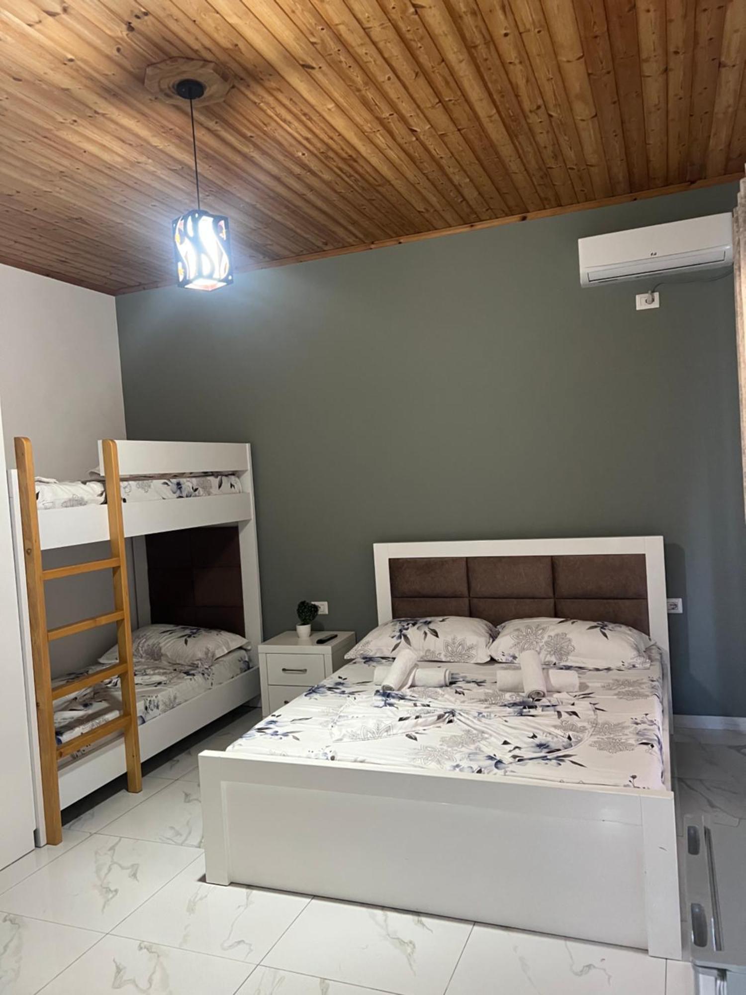 Rafael Apartment Sarande
